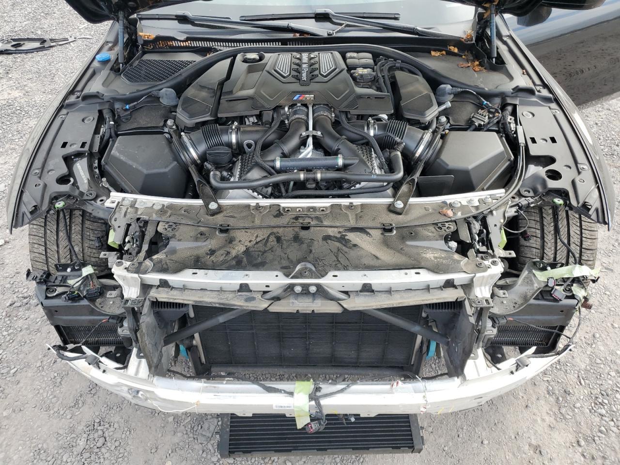2022 BMW M8