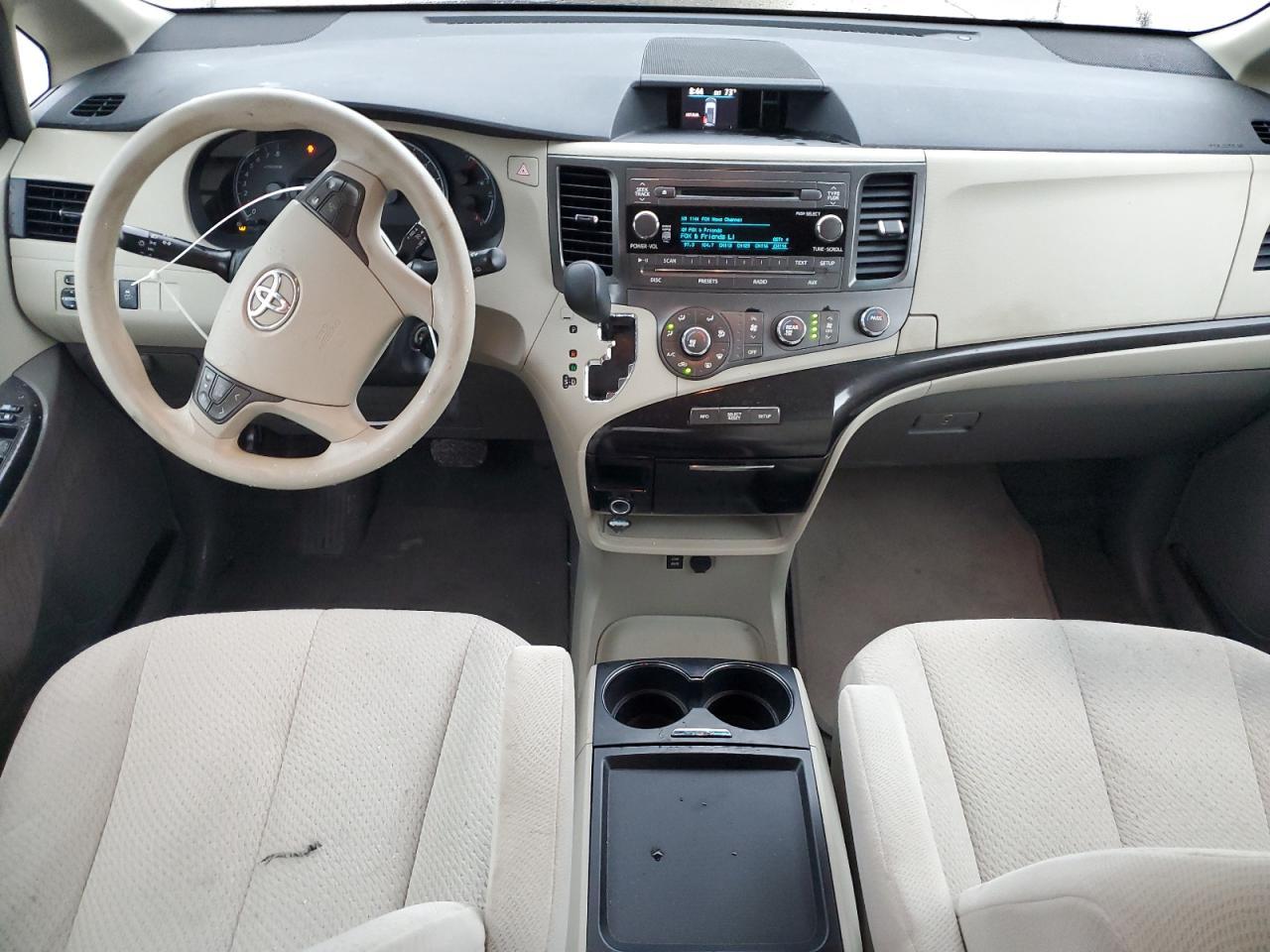 2011 TOYOTA SIENNA