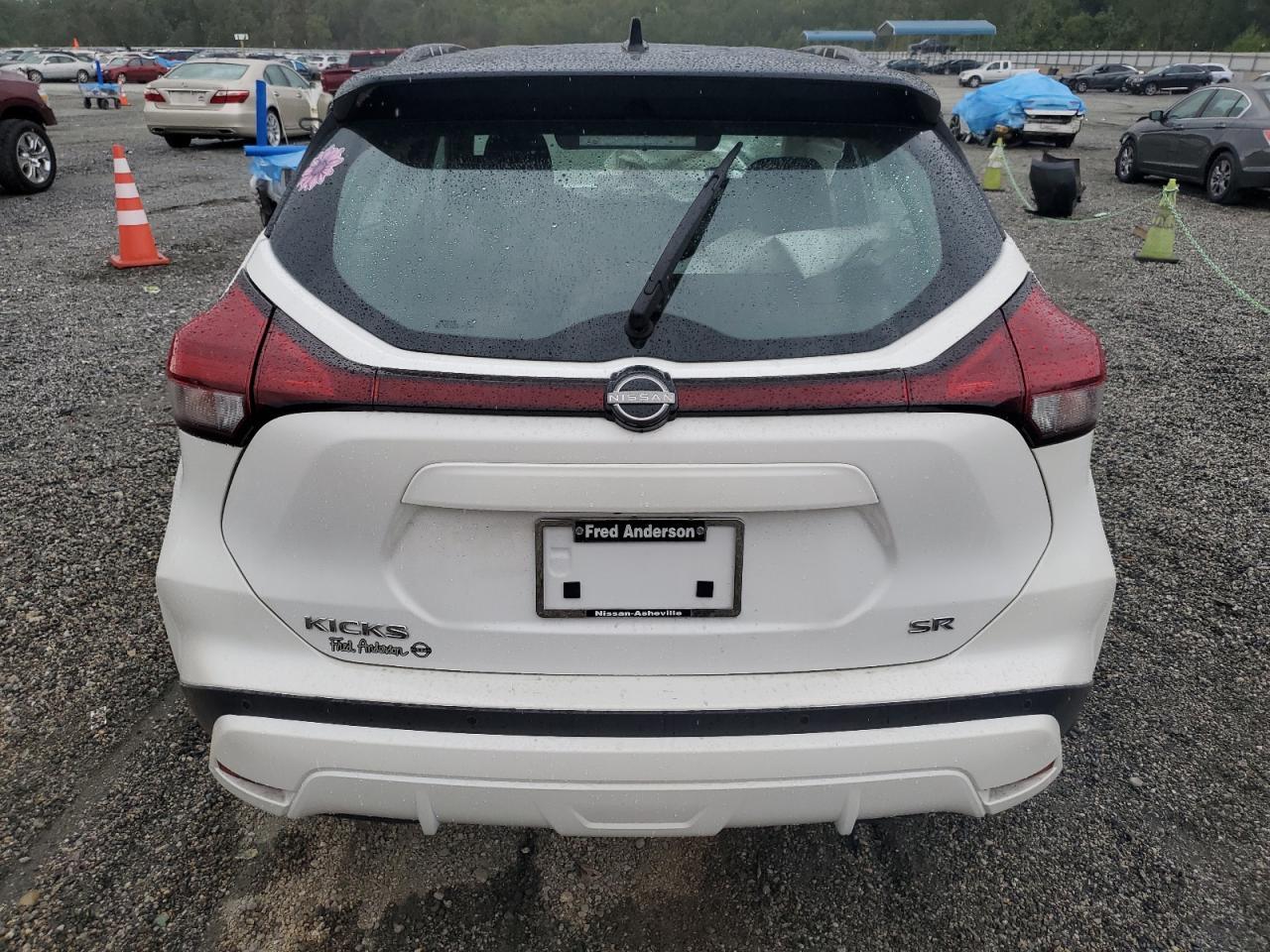 2023 NISSAN KICKS