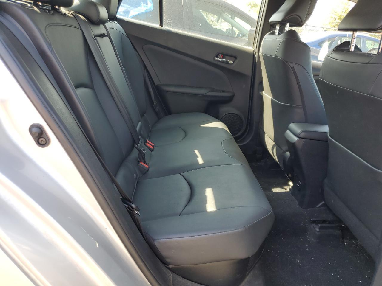 2016 TOYOTA PRIUS