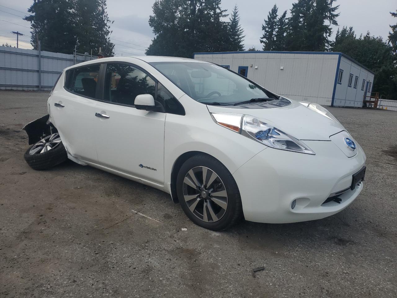 2015 NISSAN LEAF
