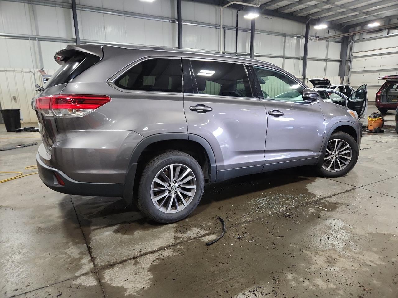 2019 TOYOTA HIGHLANDER