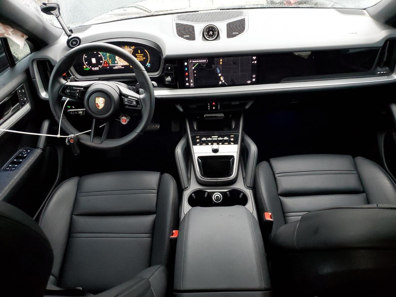2025 PORSCHE CAYENNE