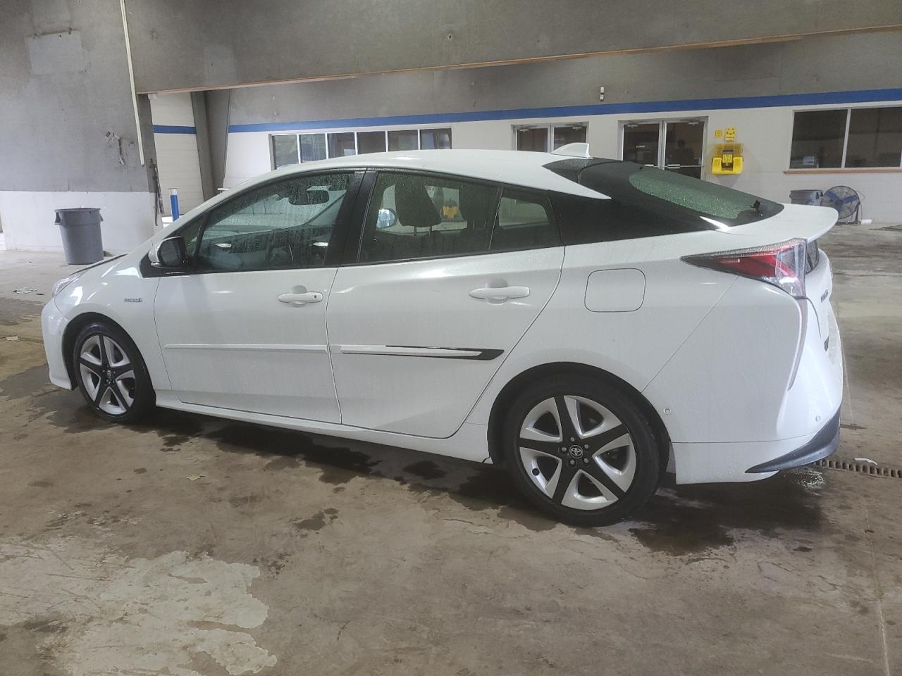 2016 TOYOTA PRIUS