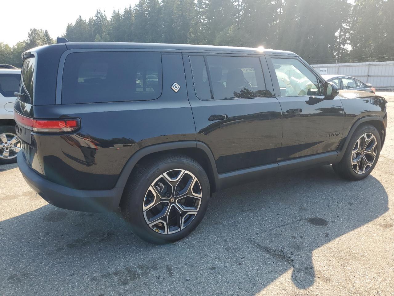 2025 RIVIAN R1s