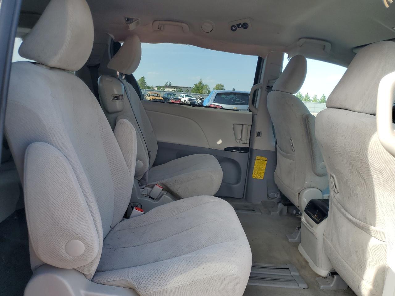 2012 TOYOTA SIENNA