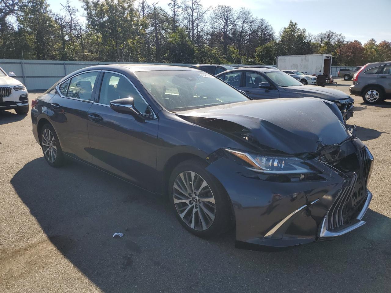 2019 LEXUS Es