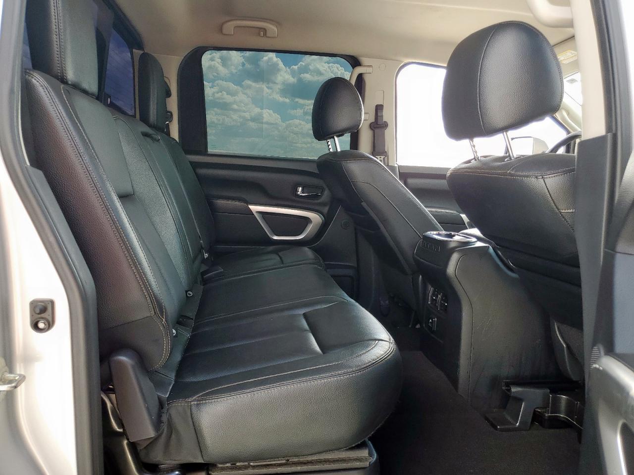 2016 NISSAN Titan