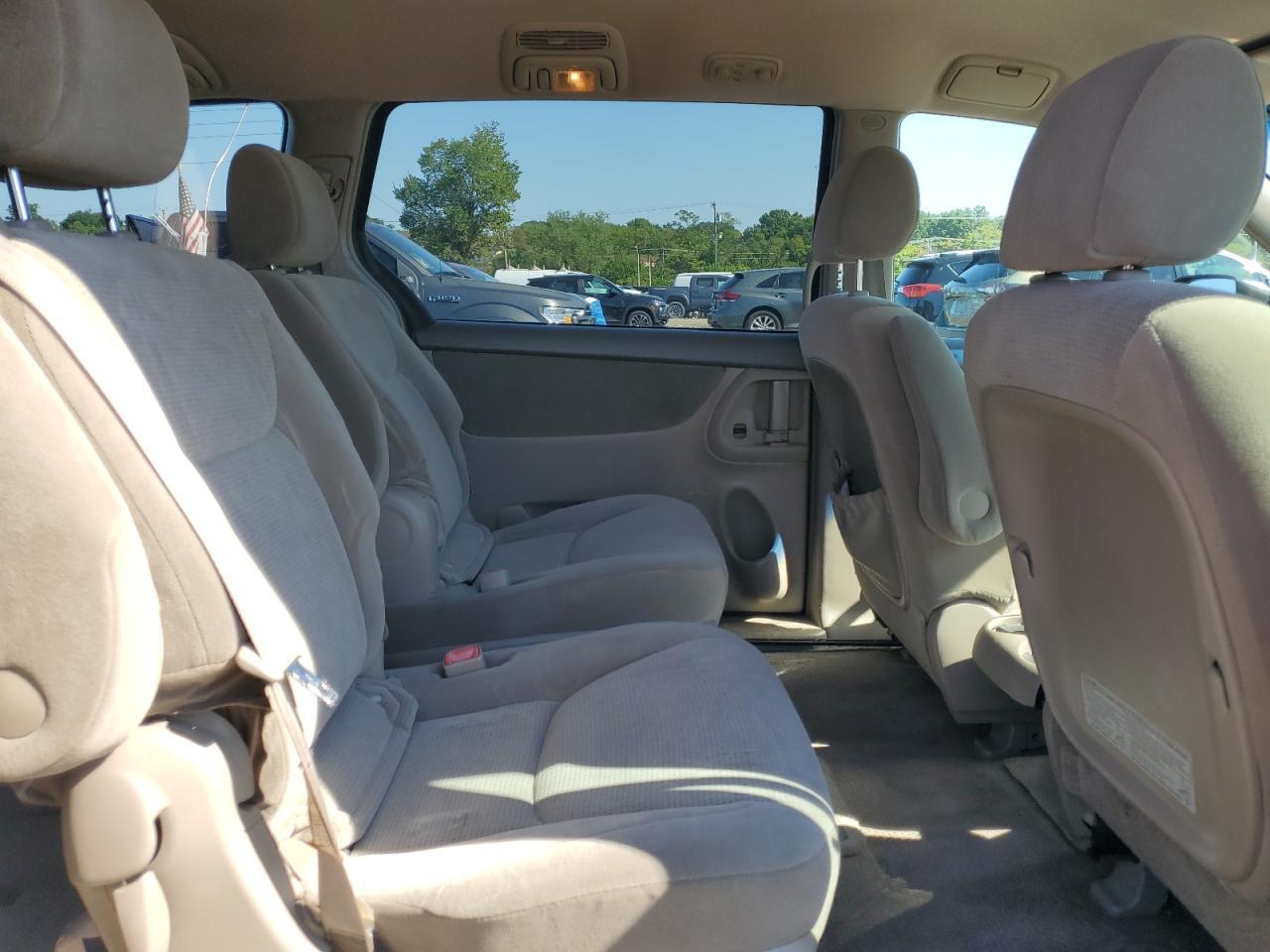 2005 TOYOTA SIENNA