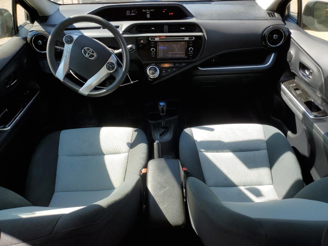 2016 TOYOTA Prius c
