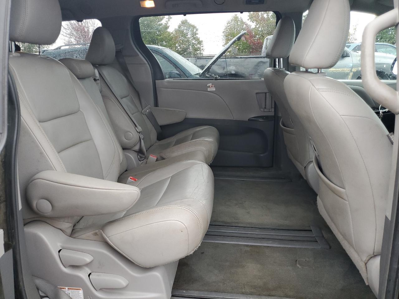 2015 TOYOTA SIENNA