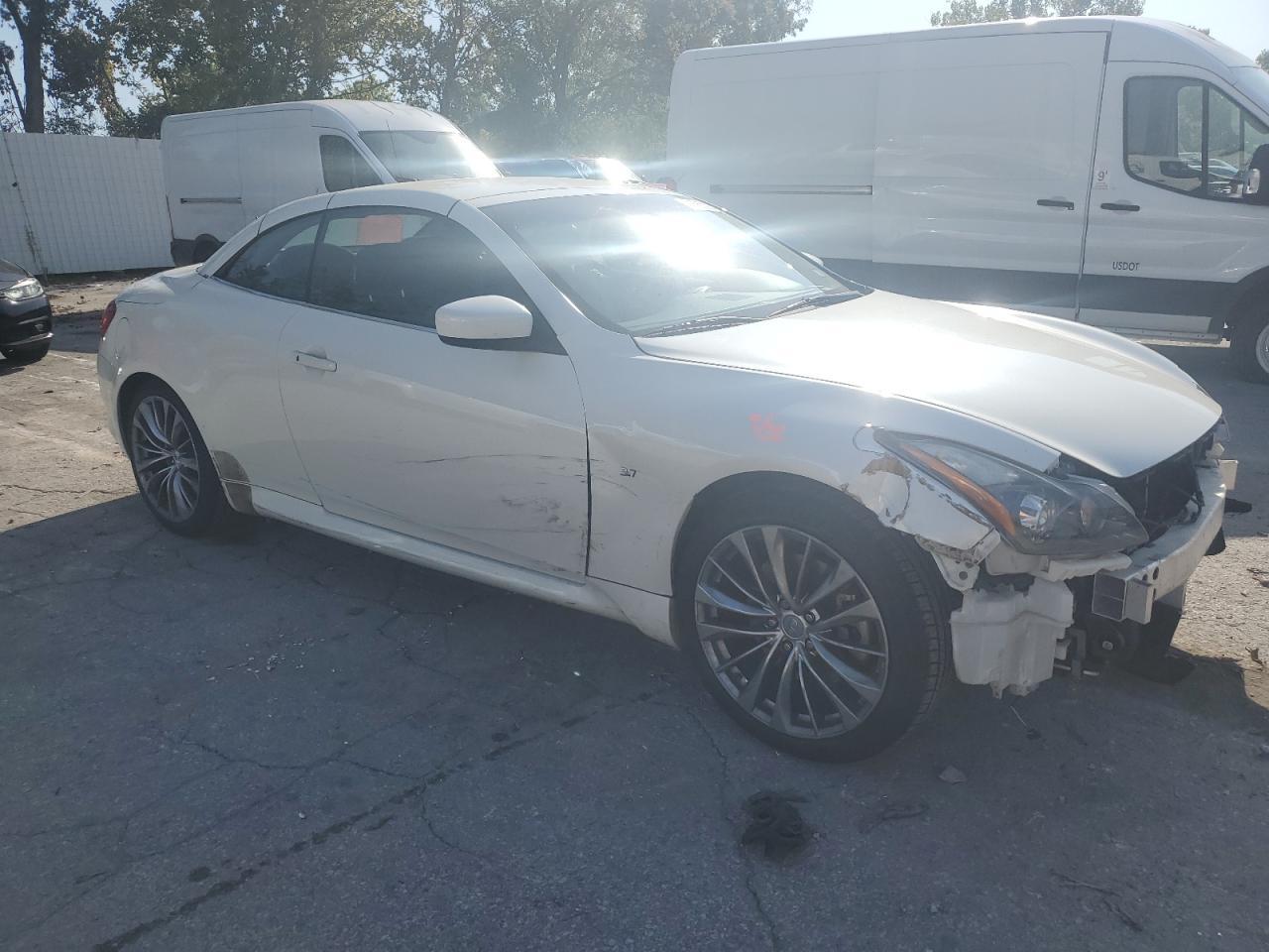 2015 INFINITI Q60