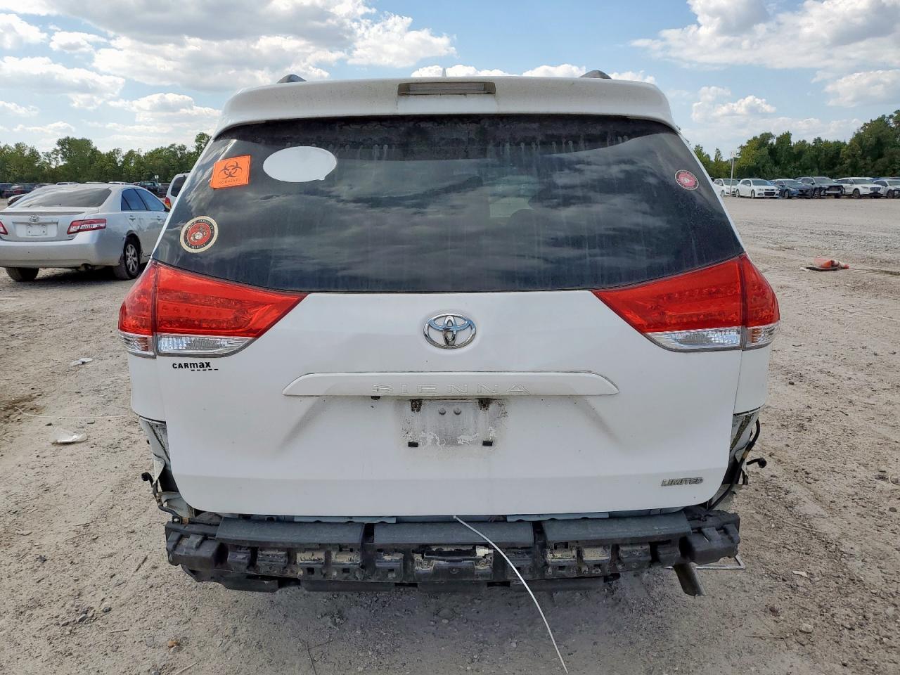 2014 TOYOTA SIENNA