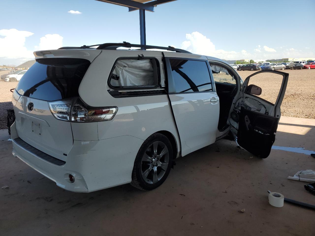2016 TOYOTA SIENNA