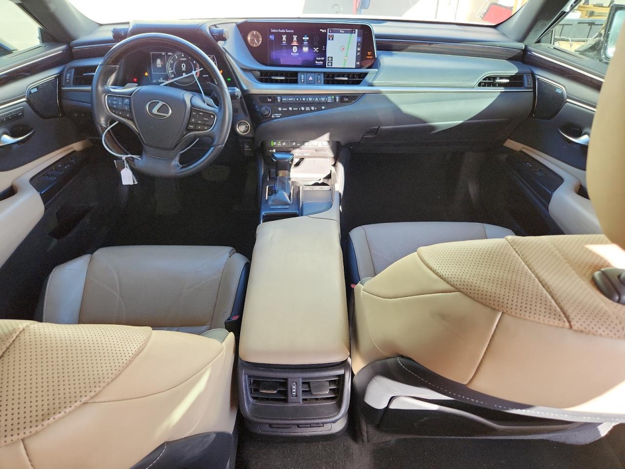 2019 LEXUS Es