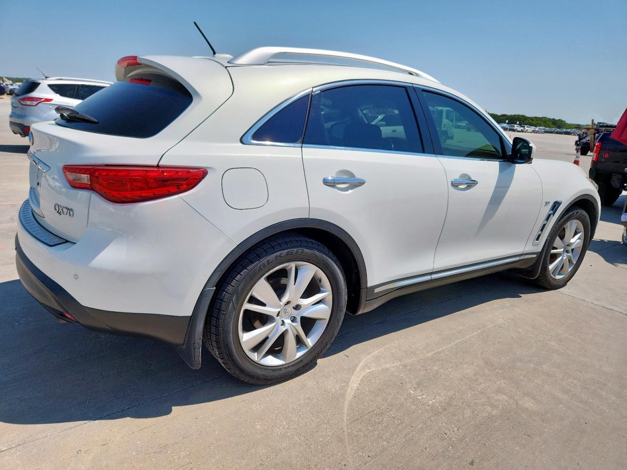 2015 INFINITI QX70