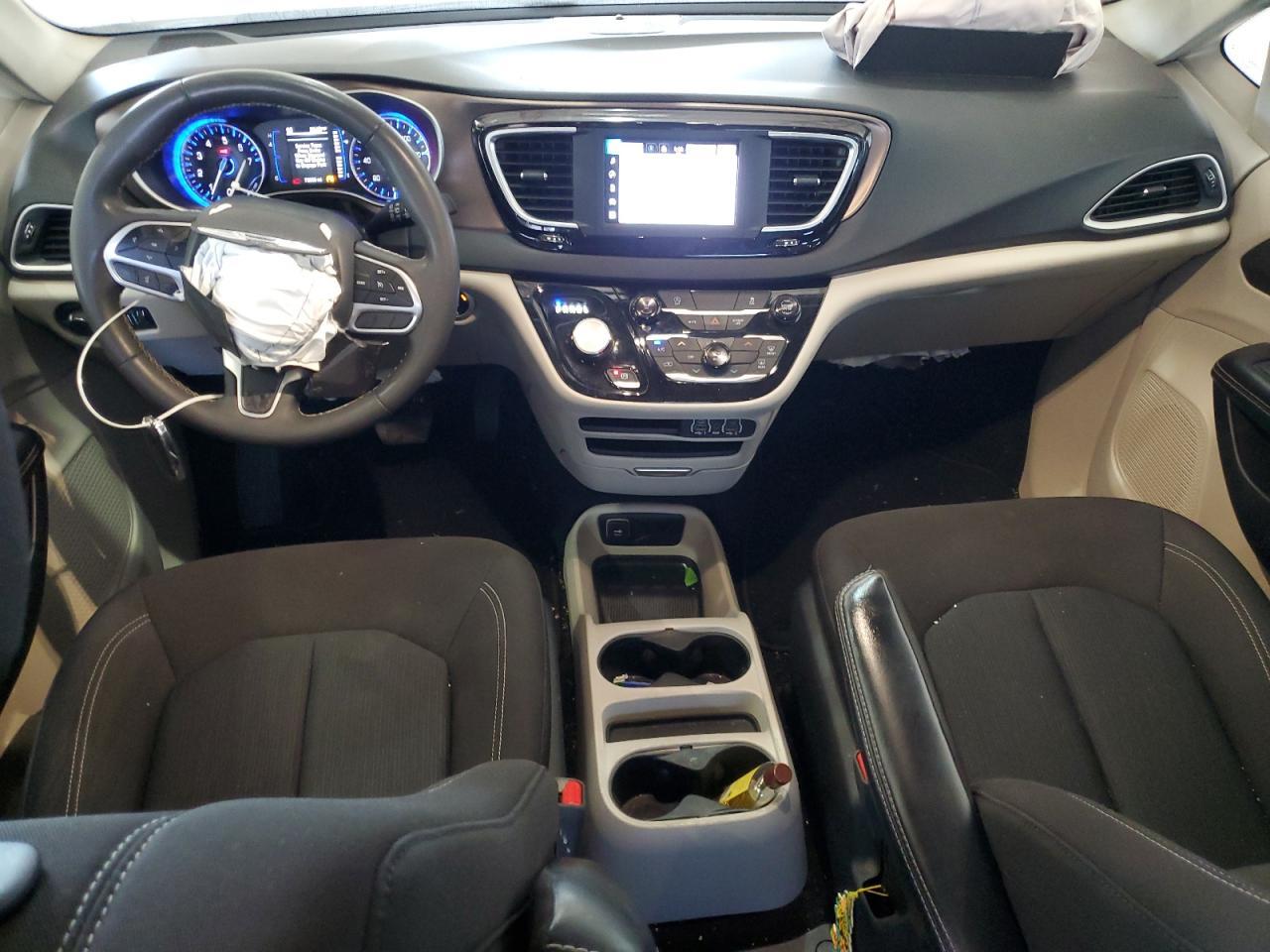 2022 CHRYSLER Voyager