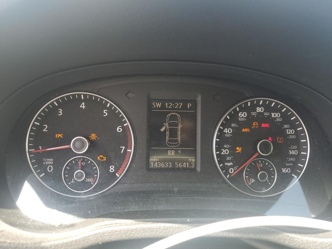 2012 VOLKSWAGEN Passat