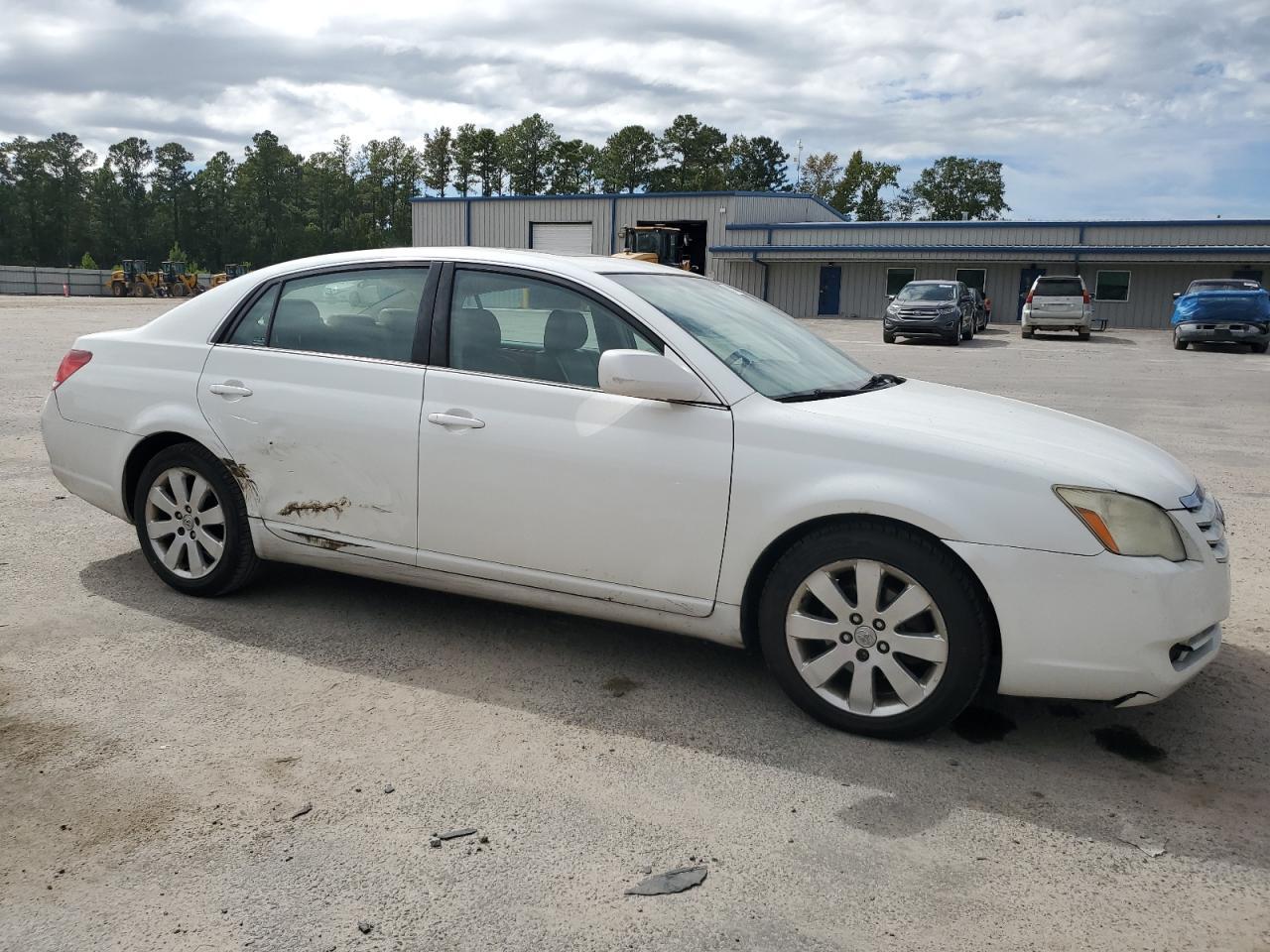 2005 TOYOTA Avalon
