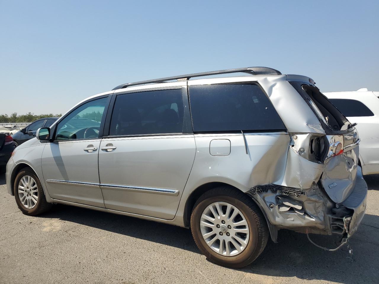 2010 TOYOTA SIENNA