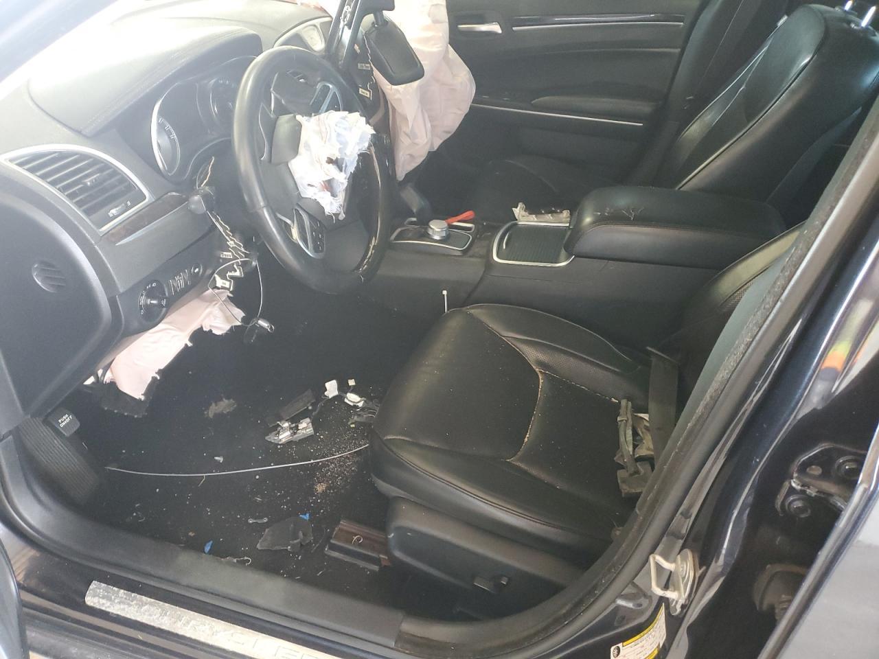 2019 CHRYSLER 300