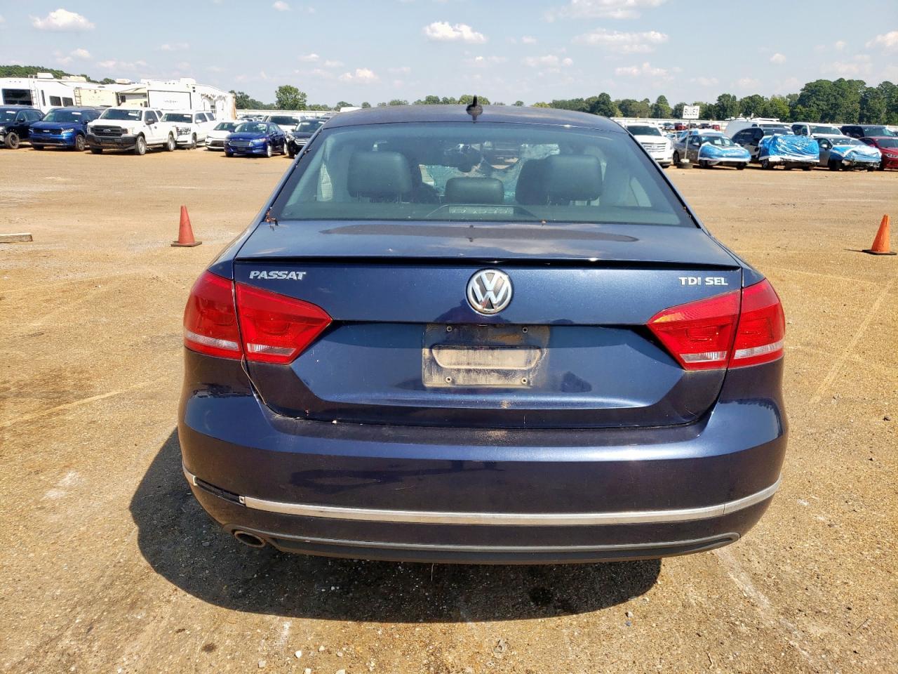 2015 VOLKSWAGEN Passat