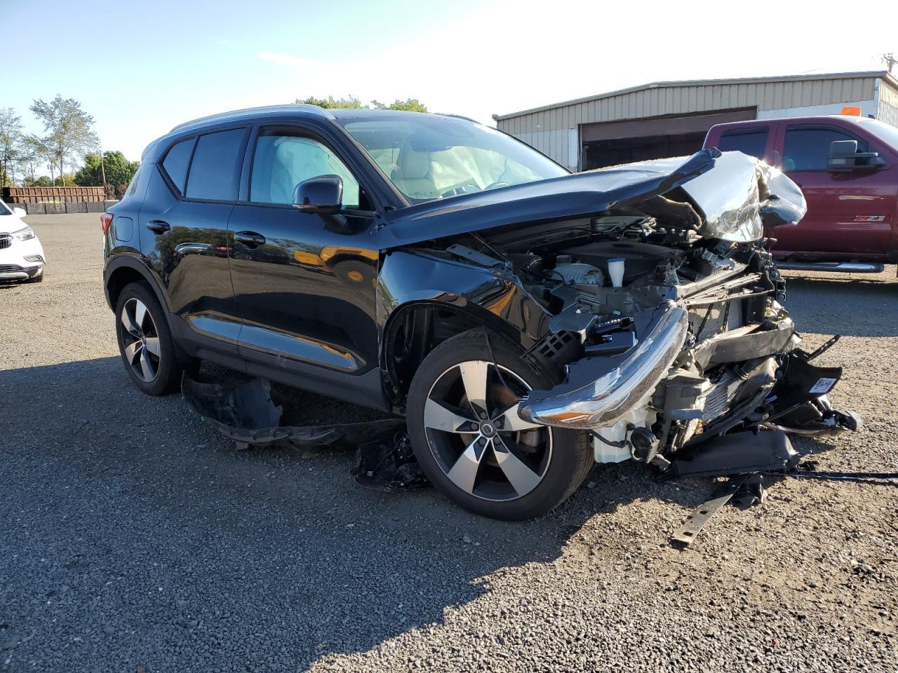 2020 VOLVO XC40