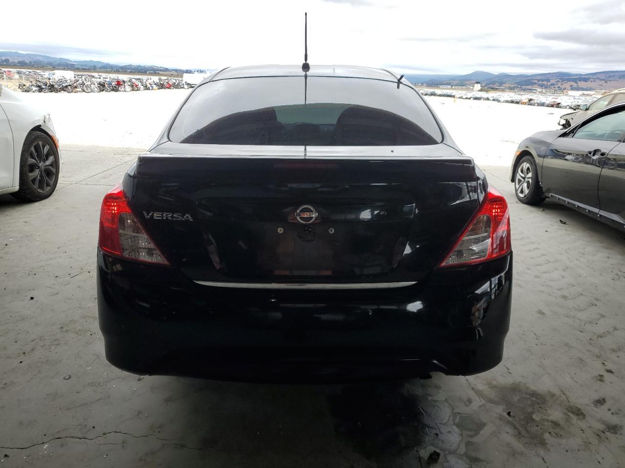 2017 NISSAN VERSA