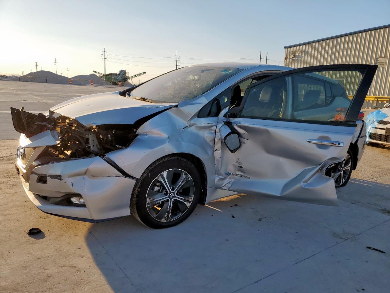 2019 NISSAN LEAF