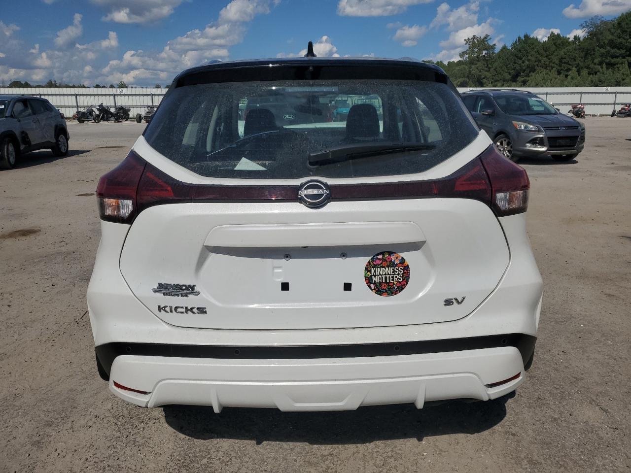 2023 NISSAN KICKS