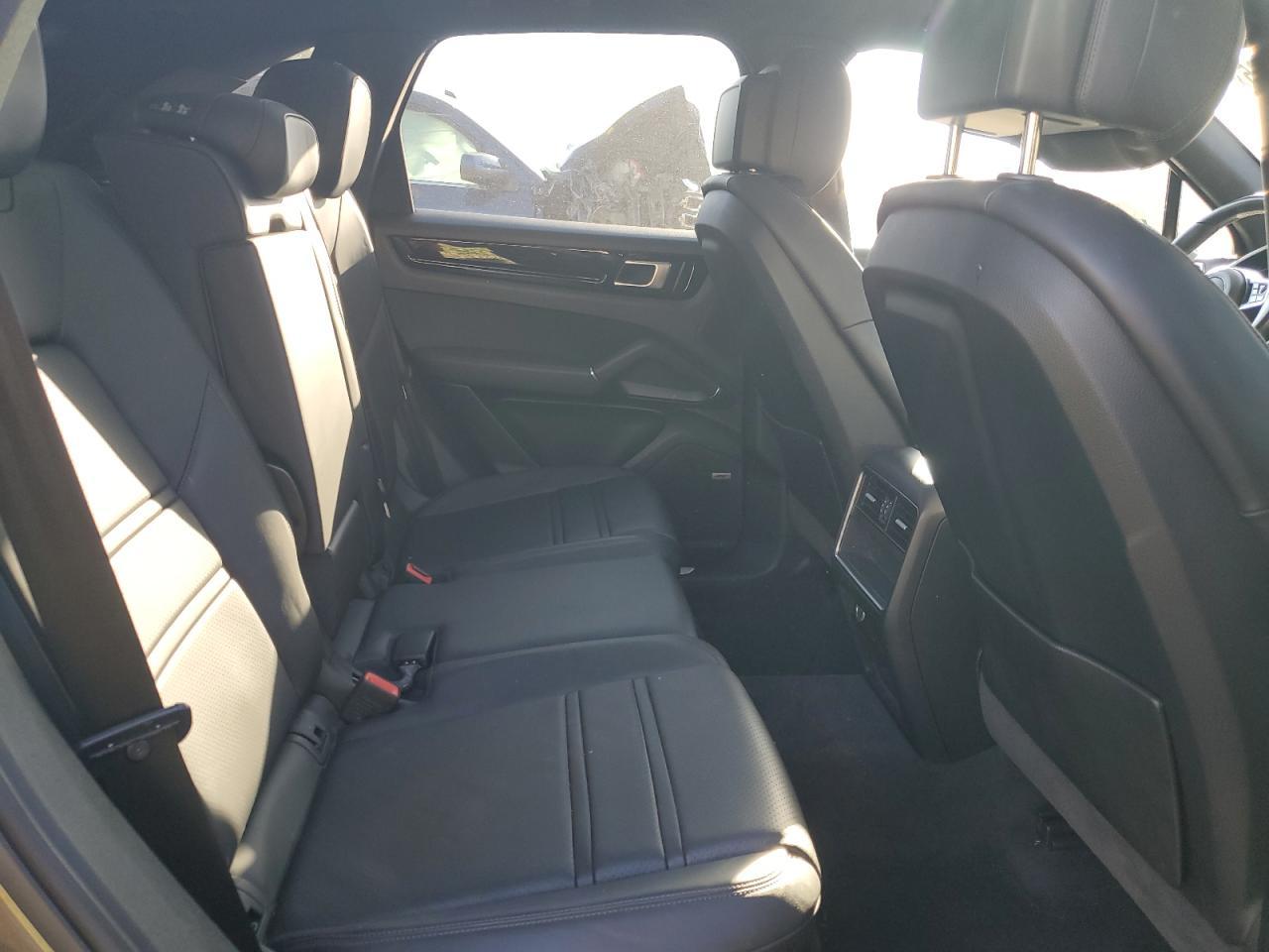 2019 PORSCHE CAYENNE