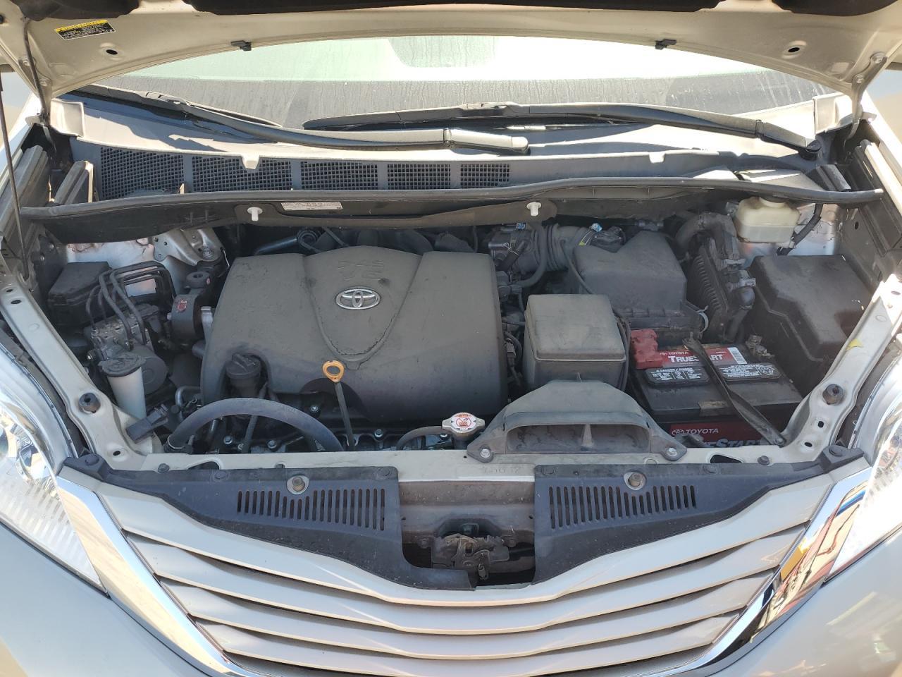 2017 TOYOTA SIENNA