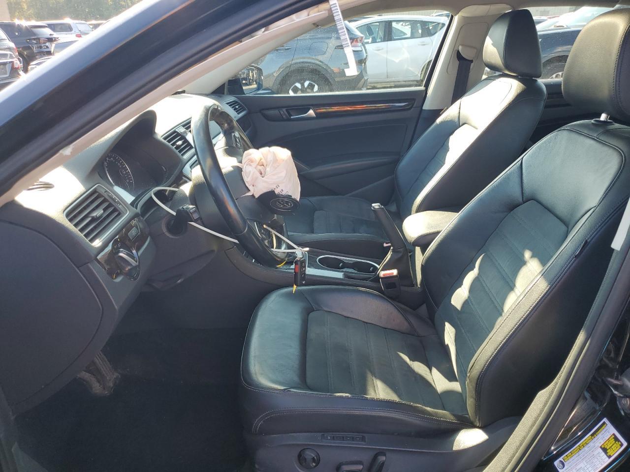 2014 VOLKSWAGEN Passat