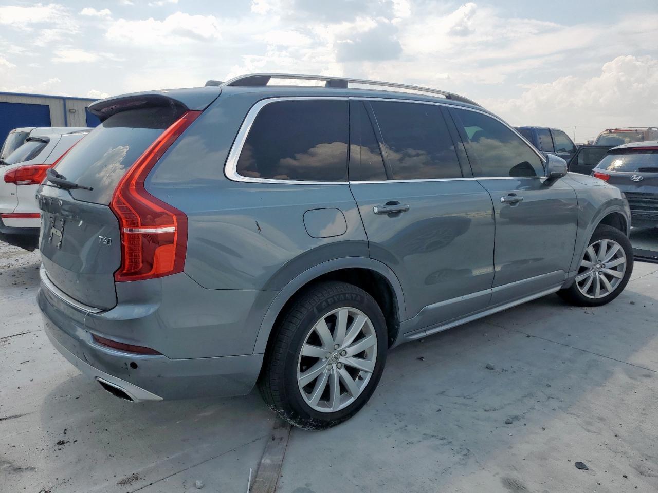 2016 VOLVO XC90