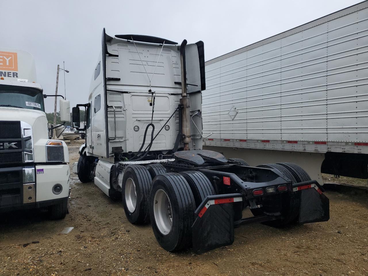 2019 VOLVO VNL
