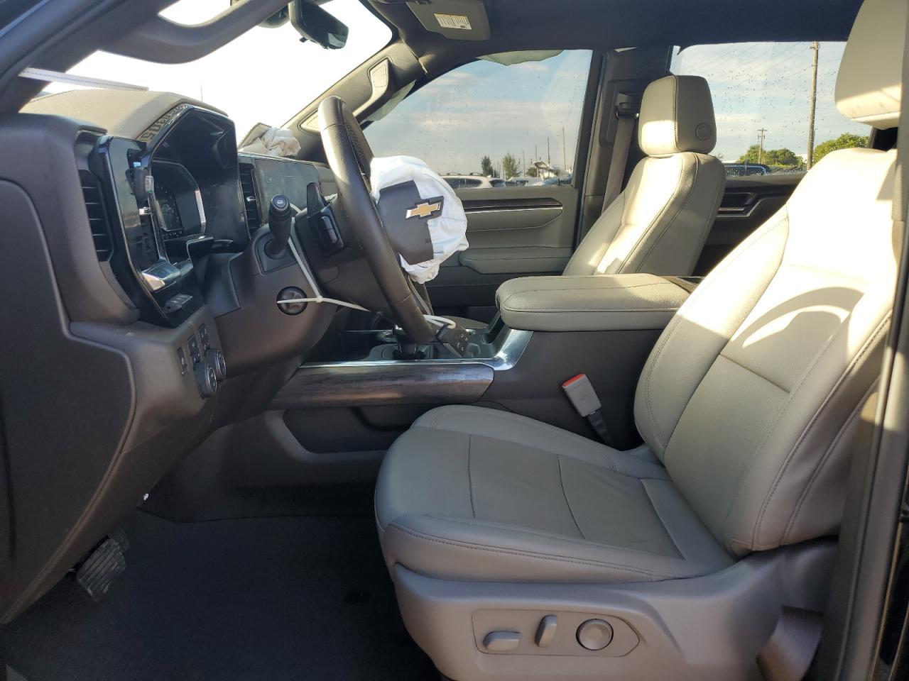 2024 CHEVROLET Silverado