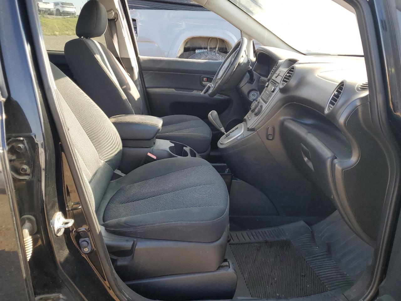 2009 KIA RONDO
