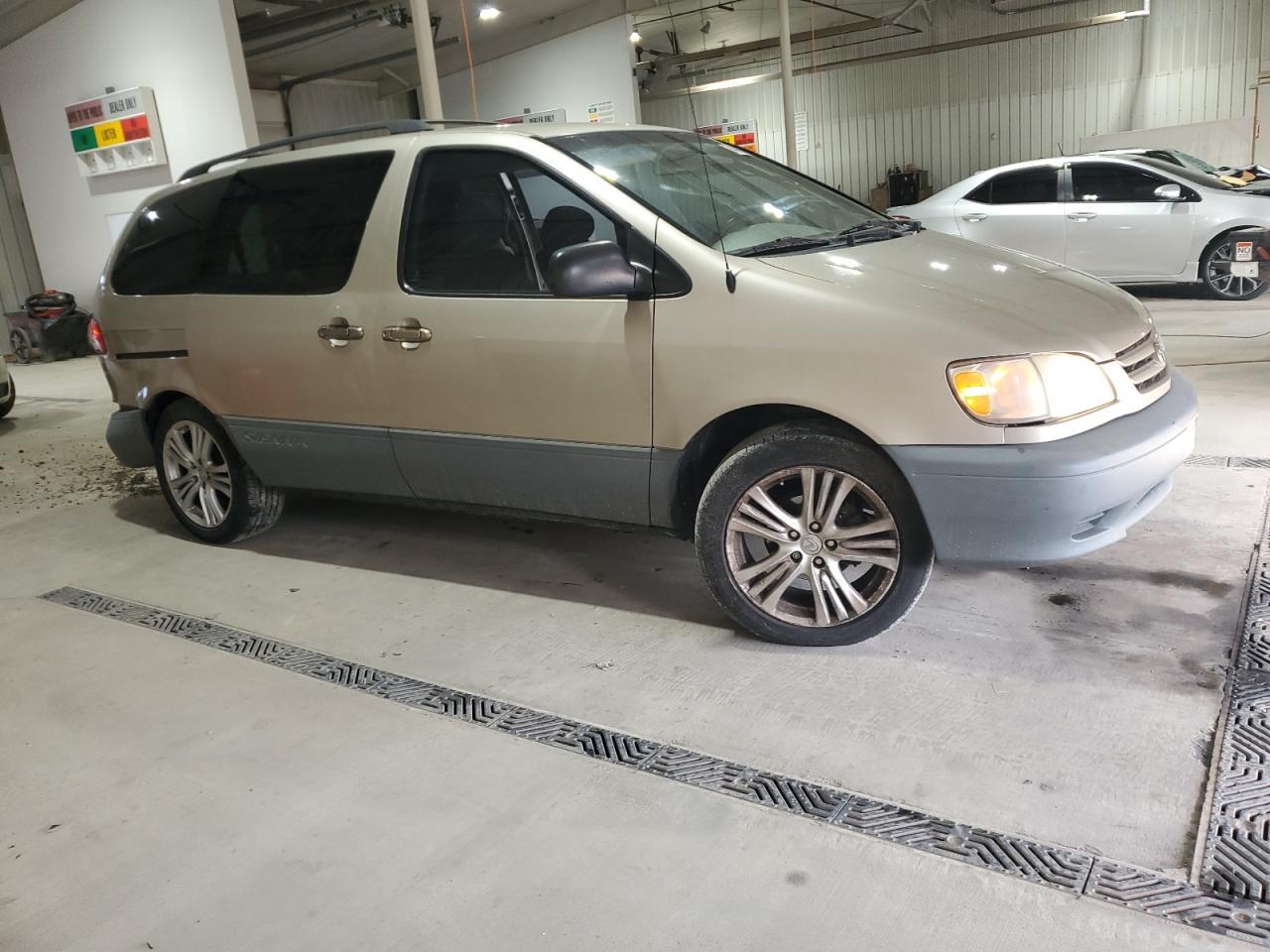 2002 TOYOTA SIENNA