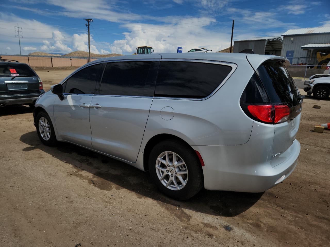 2022 CHRYSLER Voyager