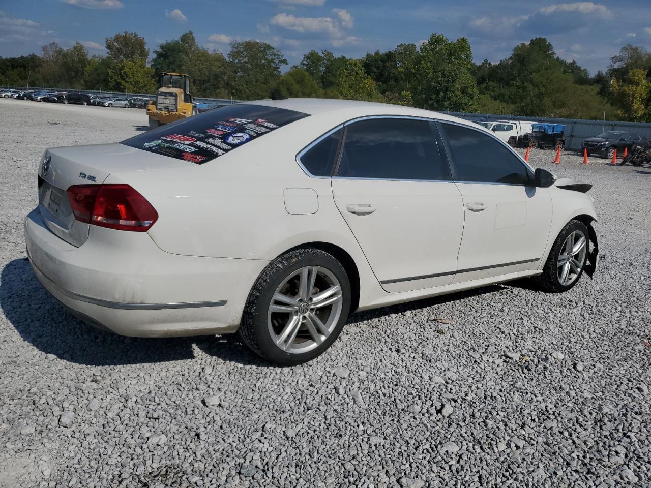 2012 VOLKSWAGEN Passat