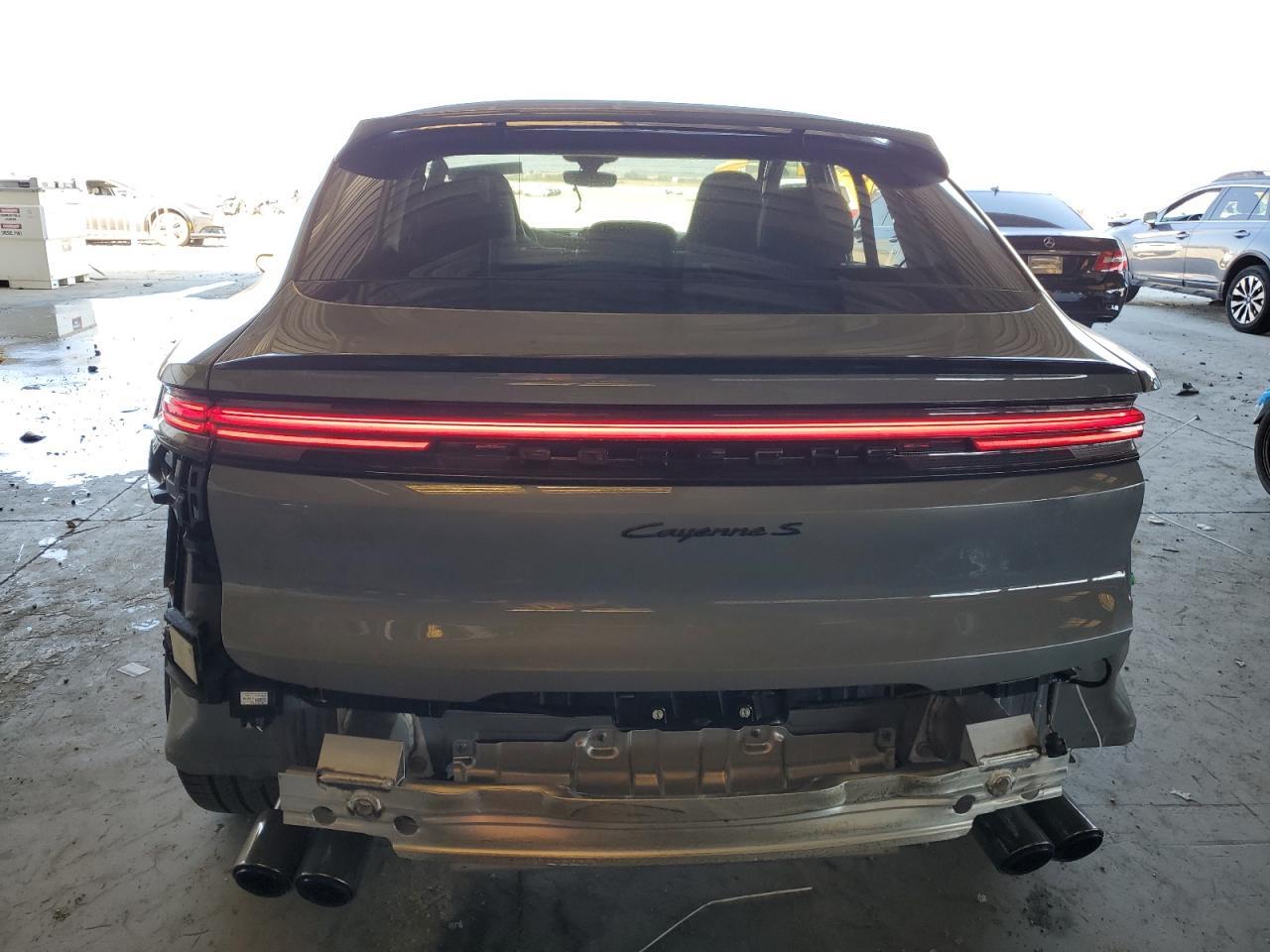 2025 PORSCHE CAYENNE