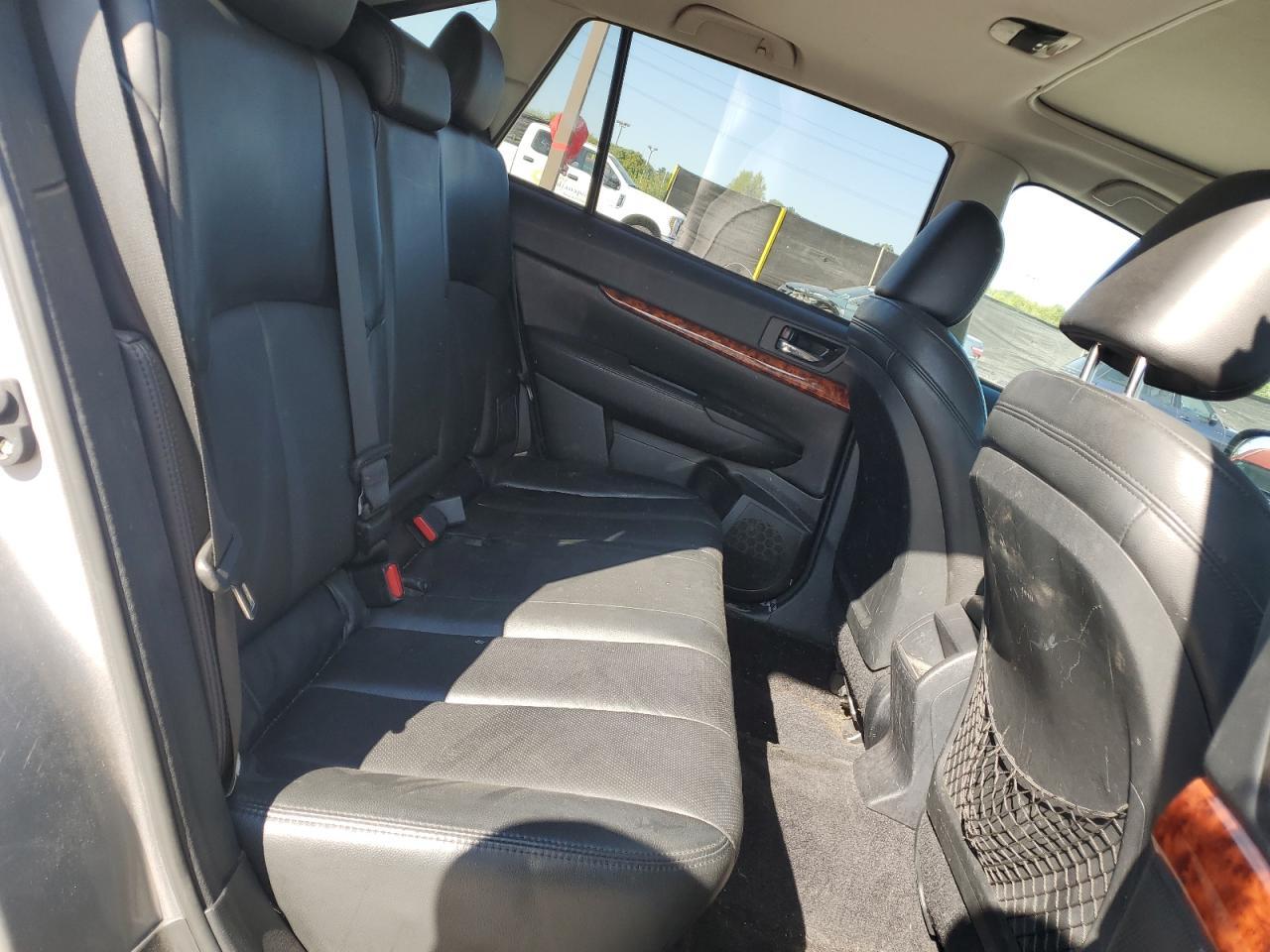 2010 SUBARU Outback