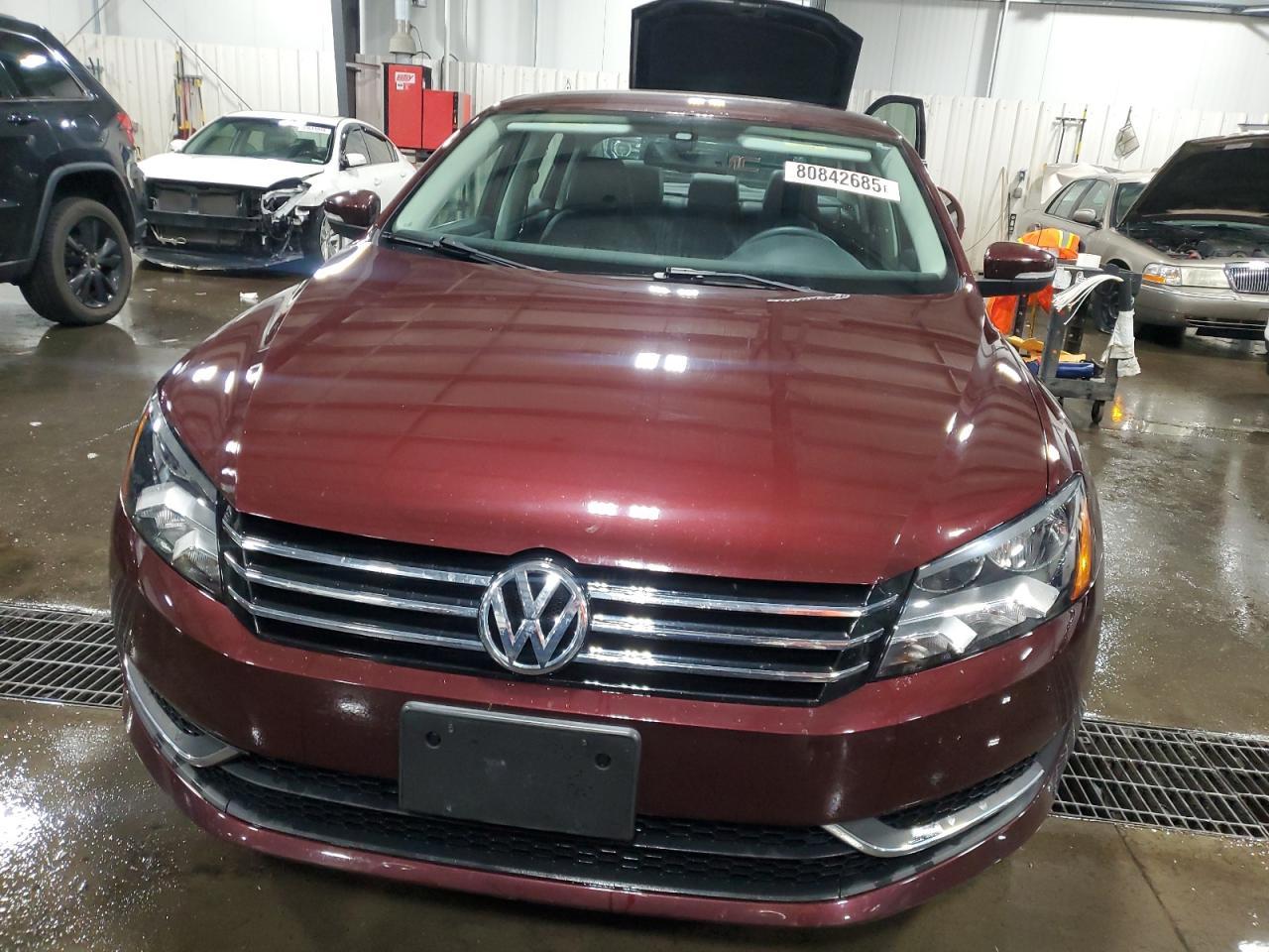 2013 VOLKSWAGEN Passat