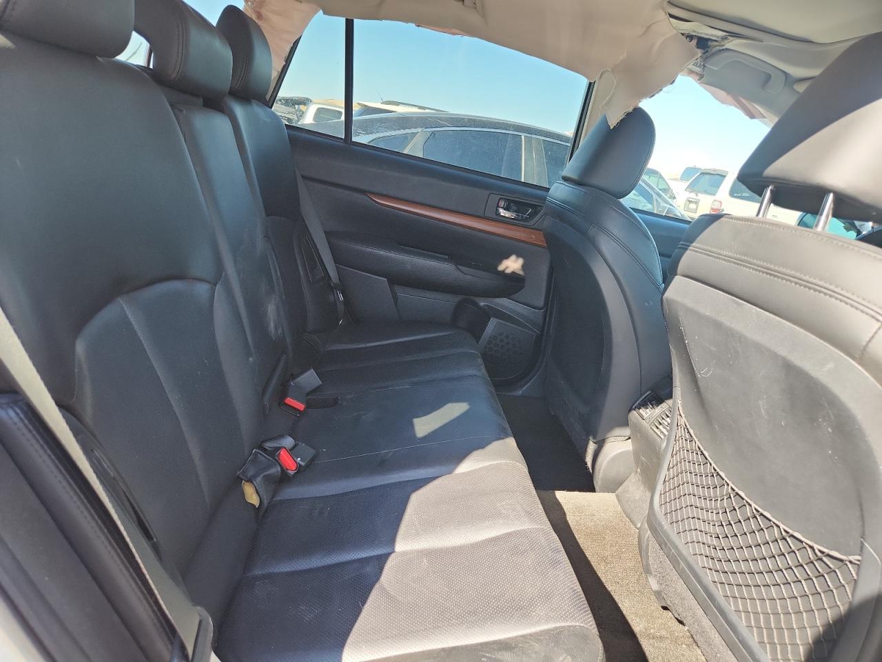 2013 SUBARU Outback