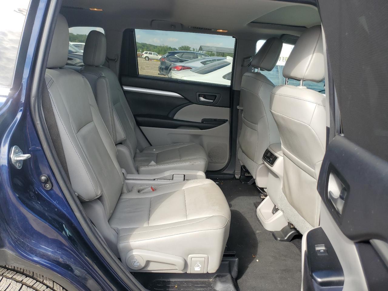2016 TOYOTA HIGHLANDER