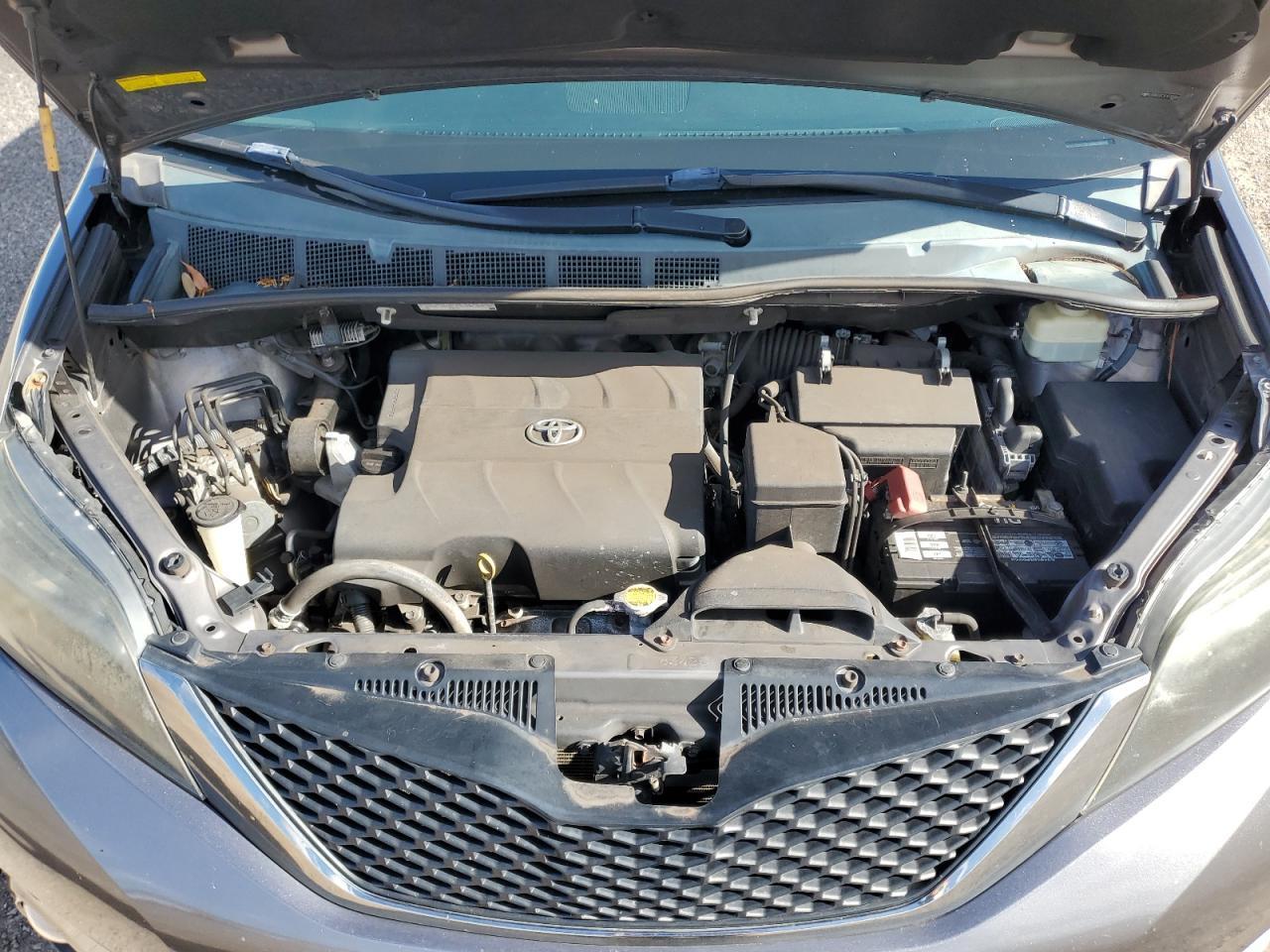 2014 TOYOTA SIENNA