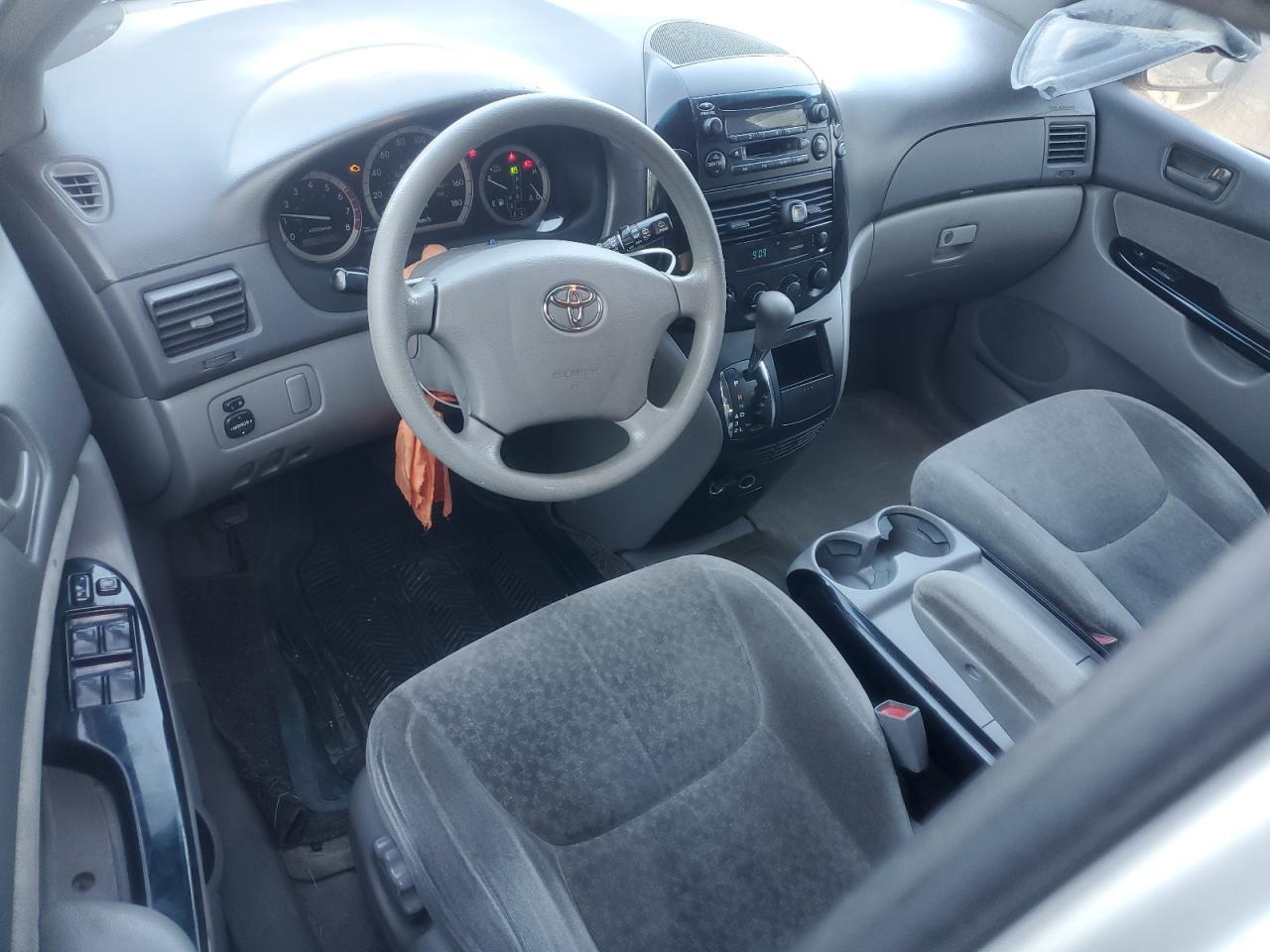 2004 TOYOTA SIENNA
