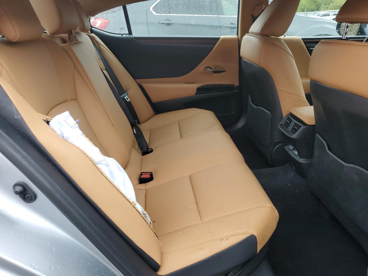 2025 LEXUS Es
