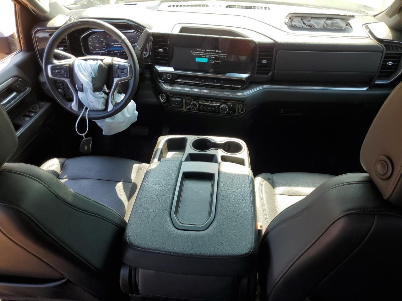 2024 CHEVROLET Silverado