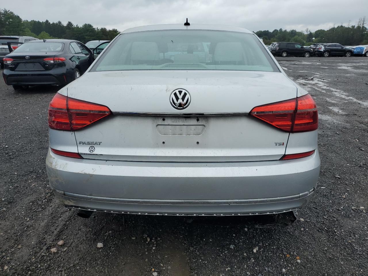 2016 VOLKSWAGEN Passat